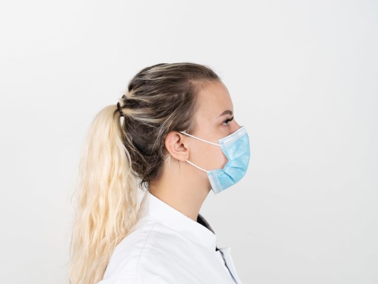 OP-Maske Seite